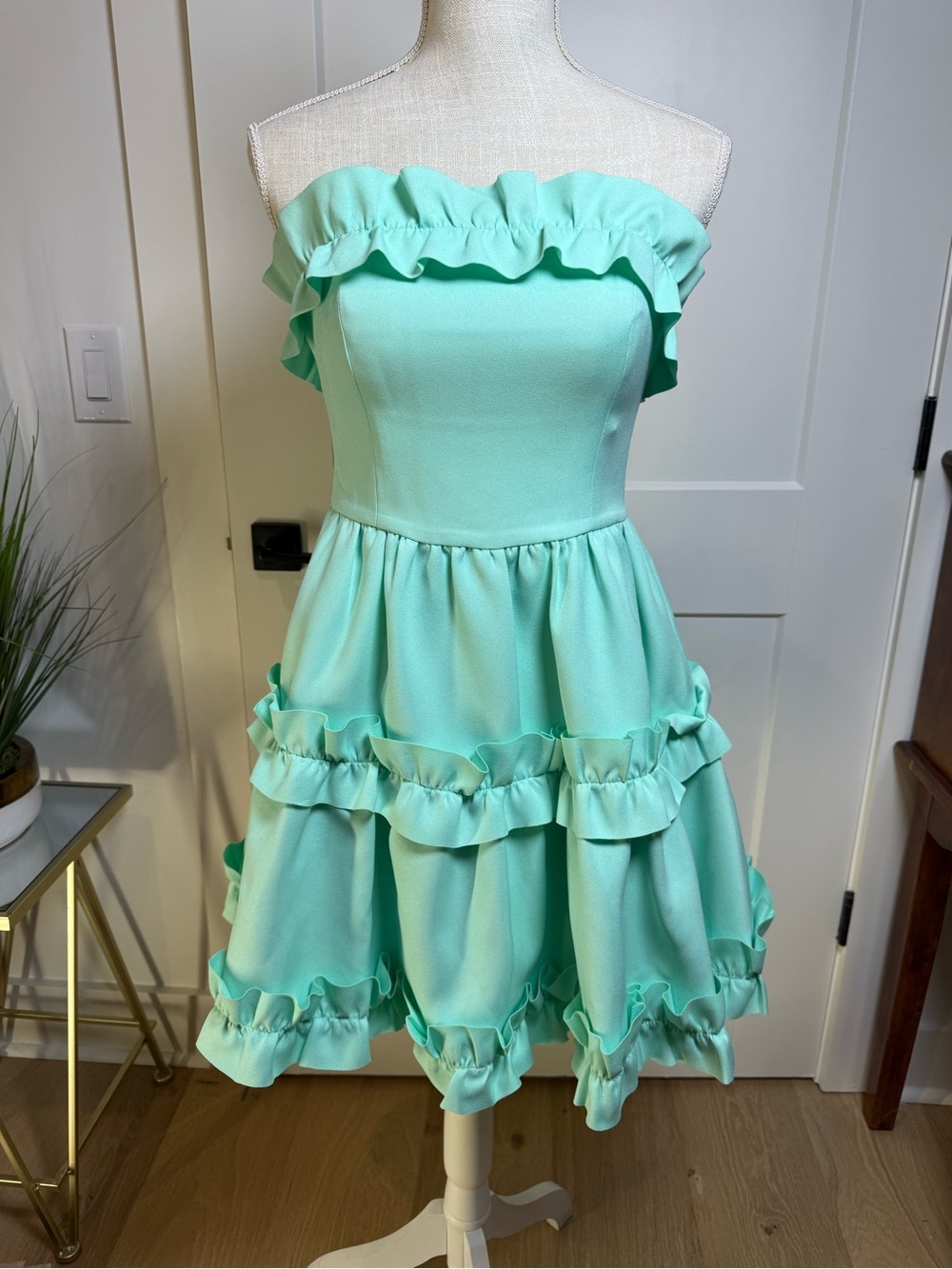 Elliatt Mint Green ruffle strapless Fit & Flare Dress Size Small